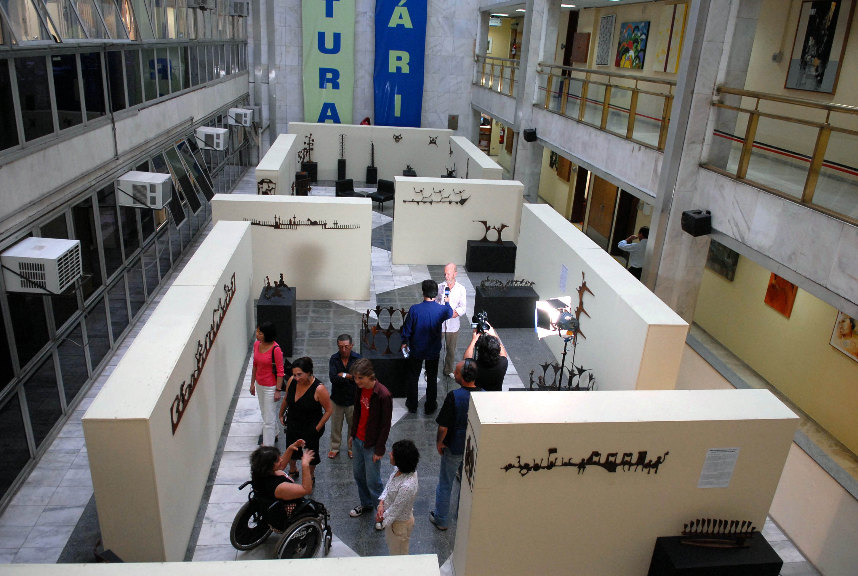 A exposição acontece no Espaço Cultural V Centenário<a style='float:right;color:#ccc' href='https://www3.al.sp.gov.br/repositorio/noticia/03-2008/EXPO COUTO GERAL886MMY.jpg' target=_blank><i class='bi bi-zoom-in'></i> Clique para ver a imagem </a>